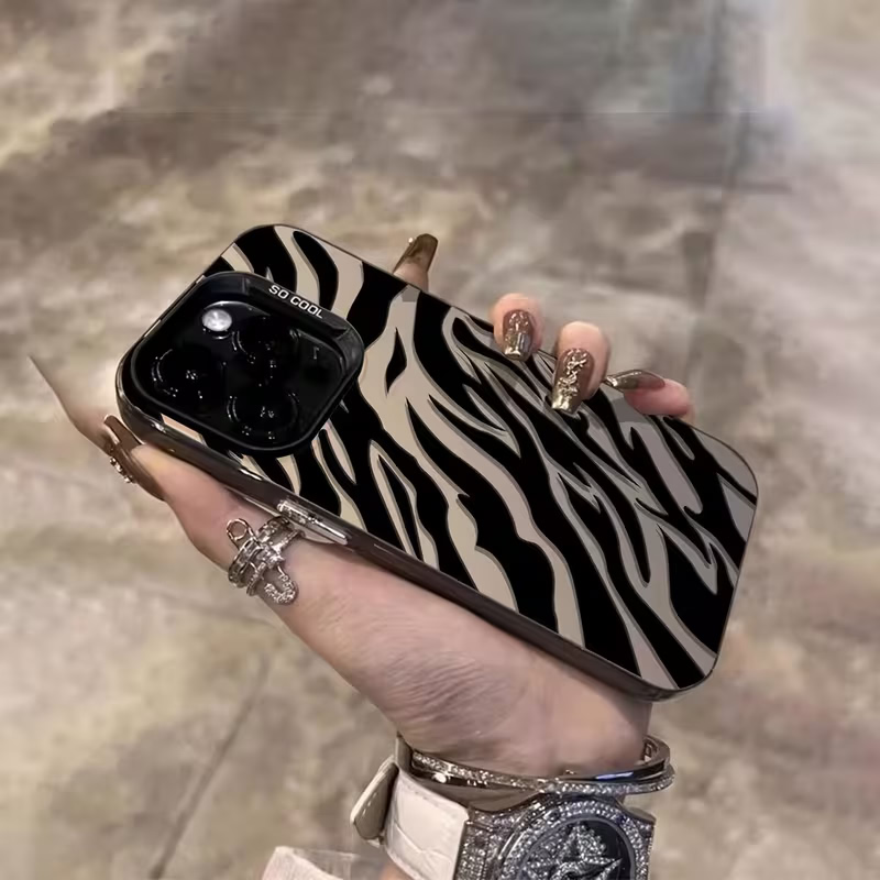 Zebra Pattern Black Advanced I - огляд і ціна Apple Iphone 16